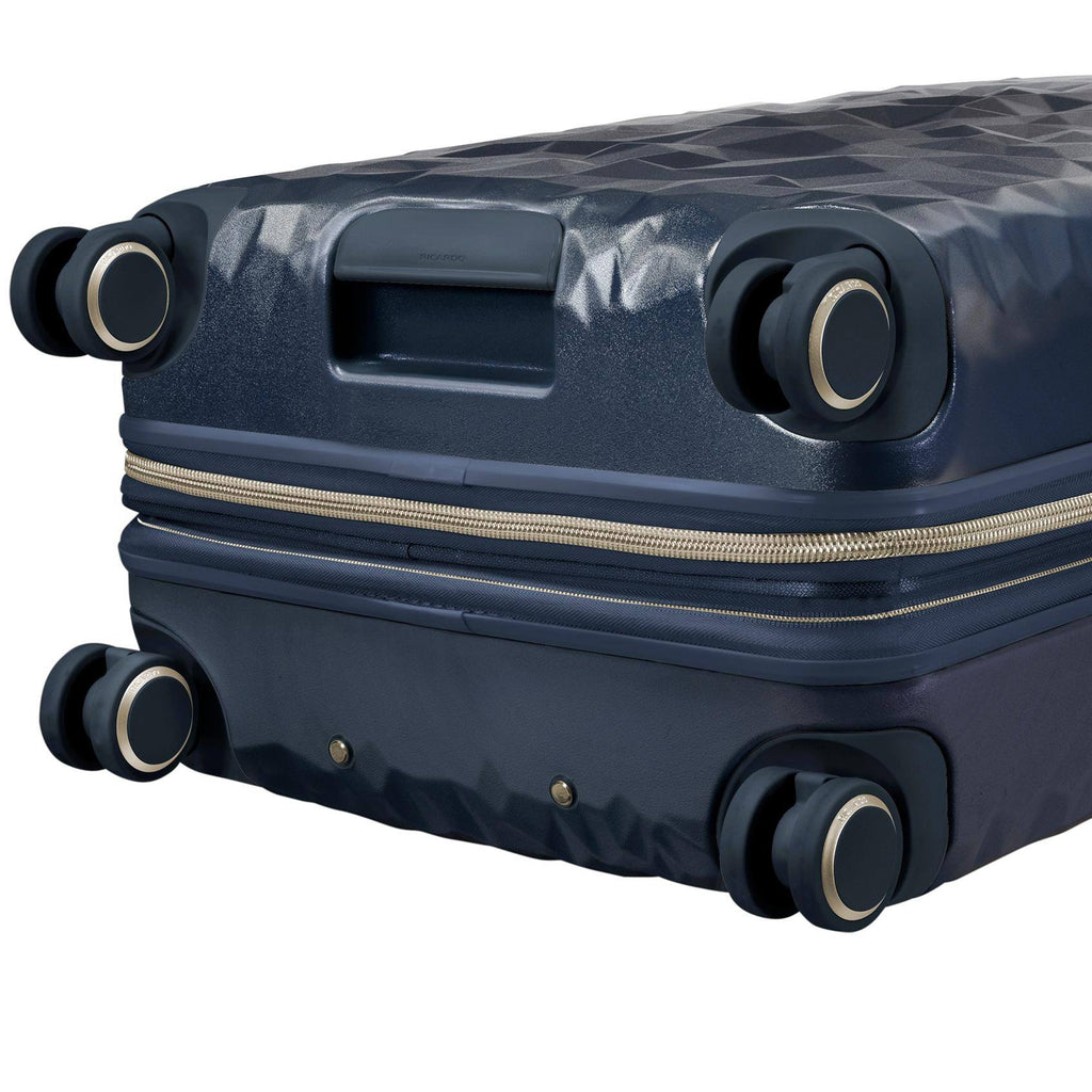 Medium Check-In Luggage Q7002
