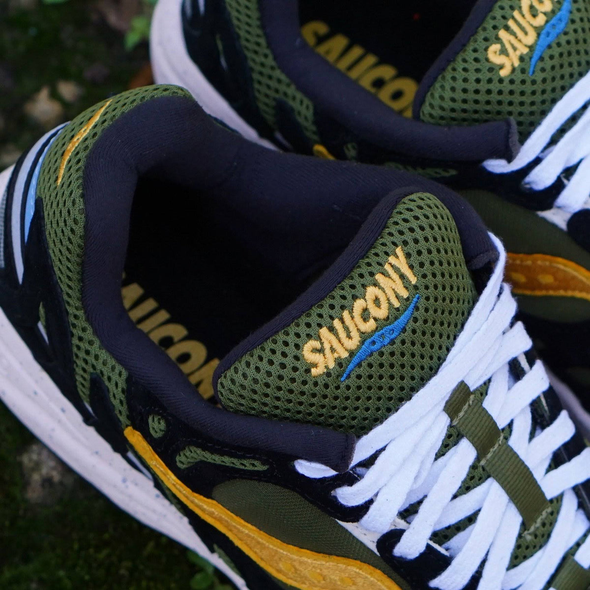 Black/Yellow Saucony Sneakers O2162
