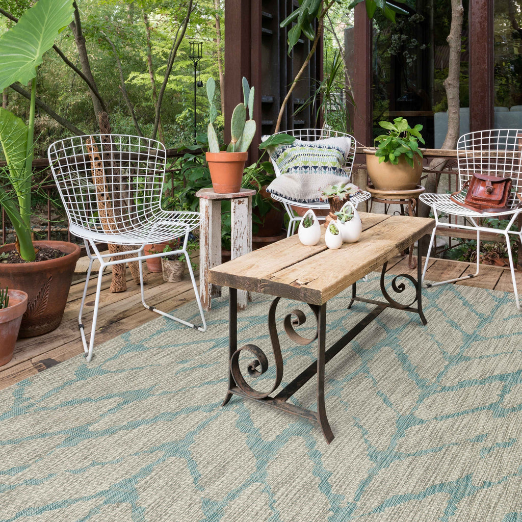 Chevron Pattern Indoor/ Outdoor Area Rug Mist/ Aqua 2'2" x 3'9" Z472