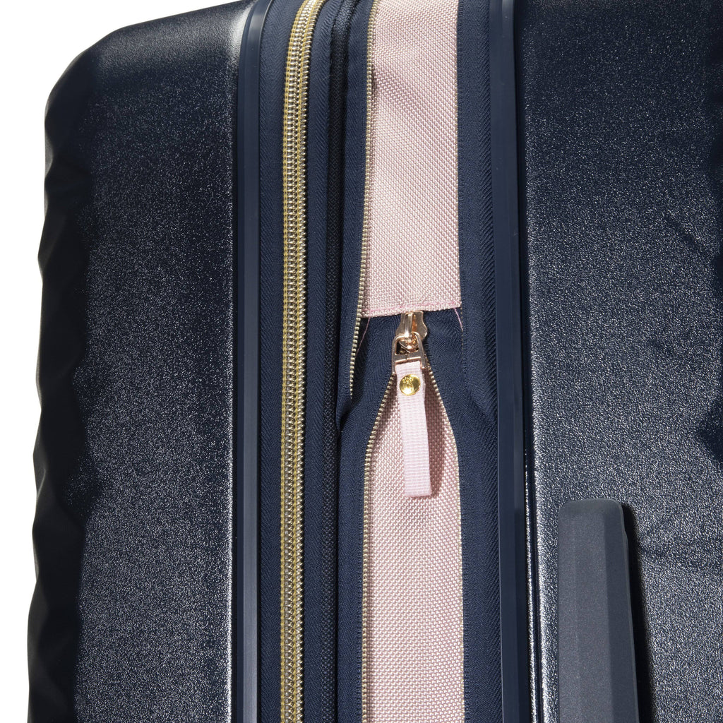 Medium Check-In Luggage Q7002