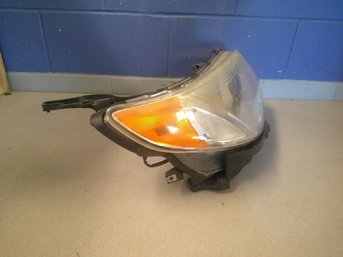 Pre-Owned Subaru Forester Right Front Passenger Side Head Light Lamp E969261