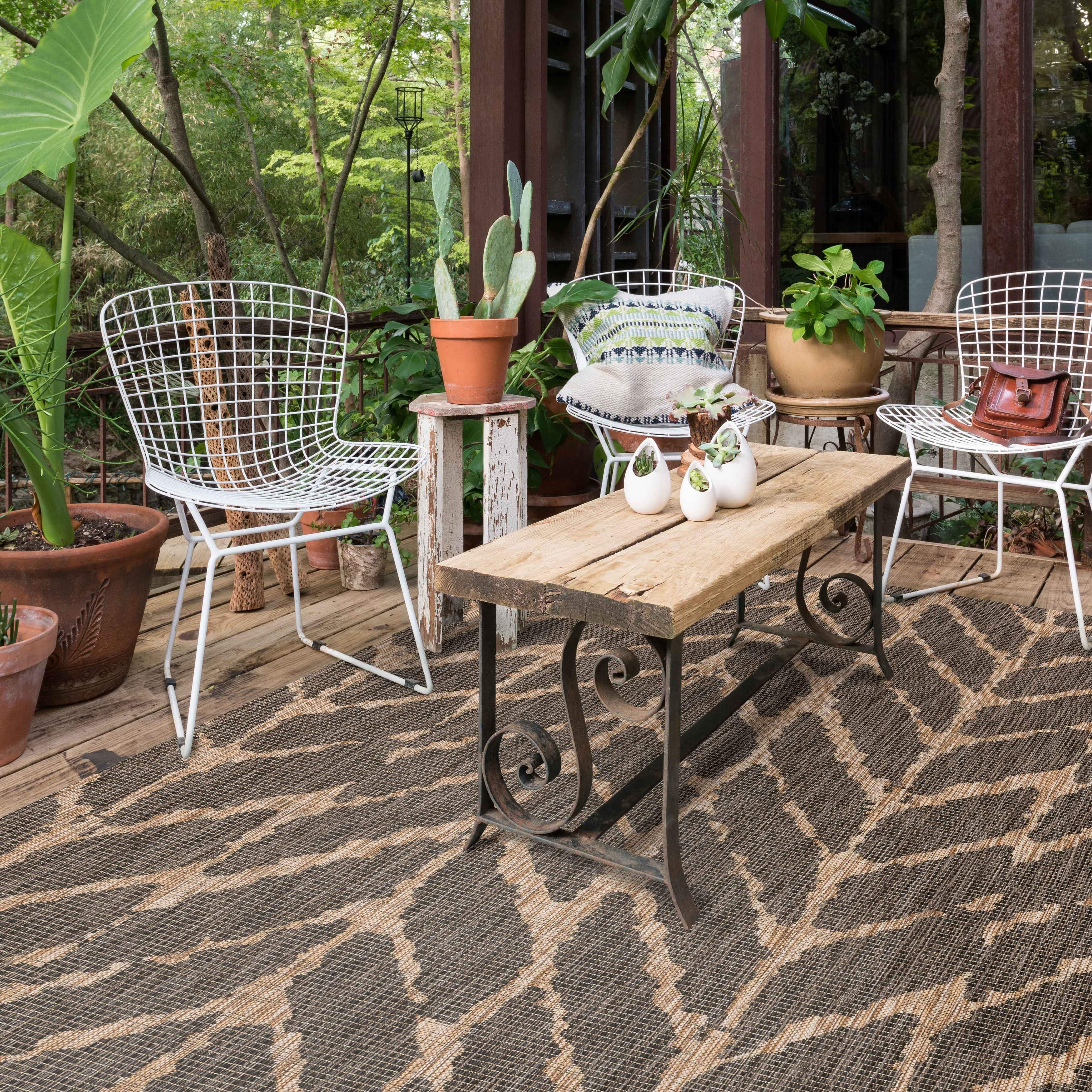 Chevron Pattern Indoor/ Outdoor Area Rug Mist/ Aqua 2'2" x 3'9" Z472