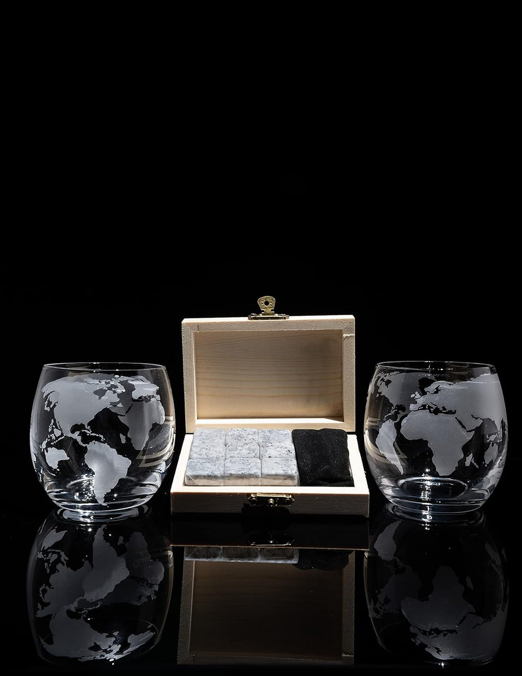 Globe Whiskey Decanter Set with 2 Etched Whisky Glasses and Whiskey Stones 850ml L2006