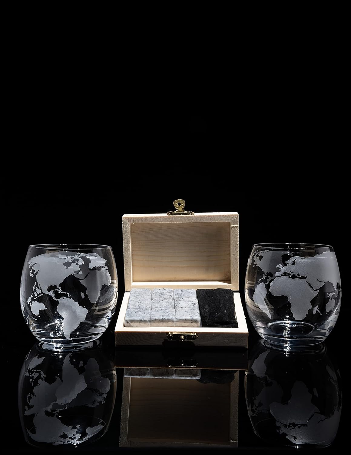 Globe Whiskey Decanter Set with 2 Etched Whisky Glasses and Whiskey Stones 850ml L2006