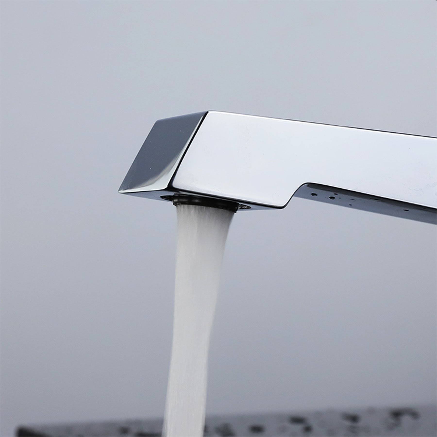 Chrome Brass Single Hole Bathroom Faucet P611