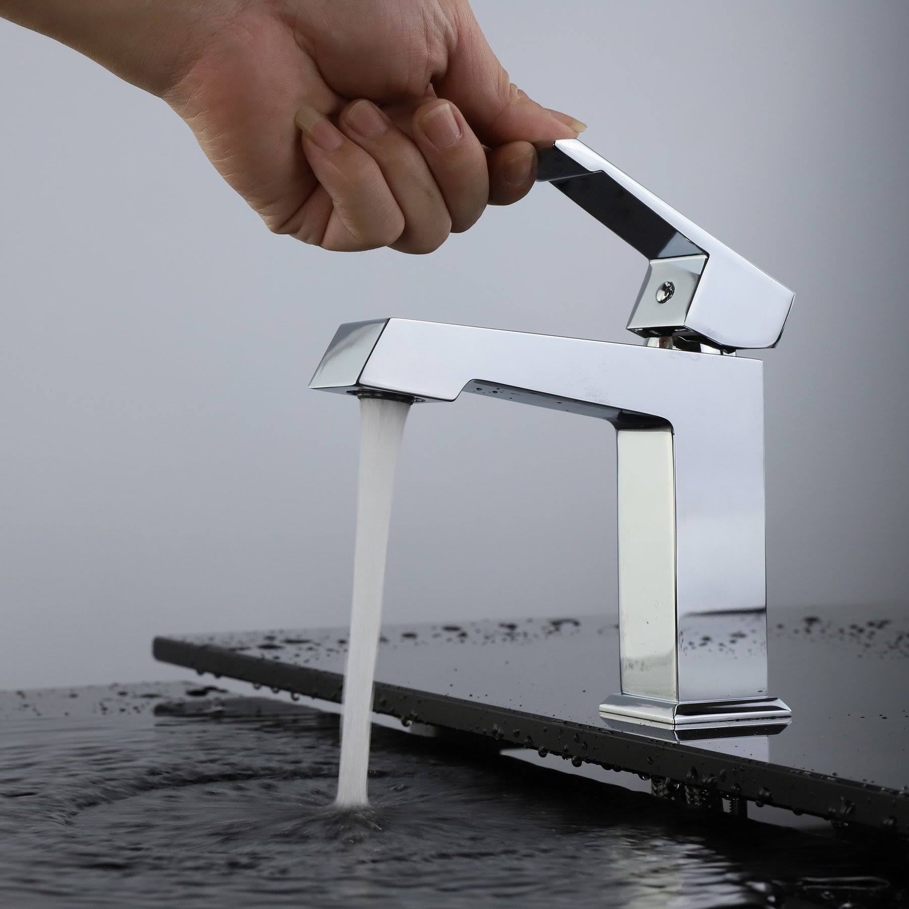 Chrome Brass Single Hole Bathroom Faucet P611