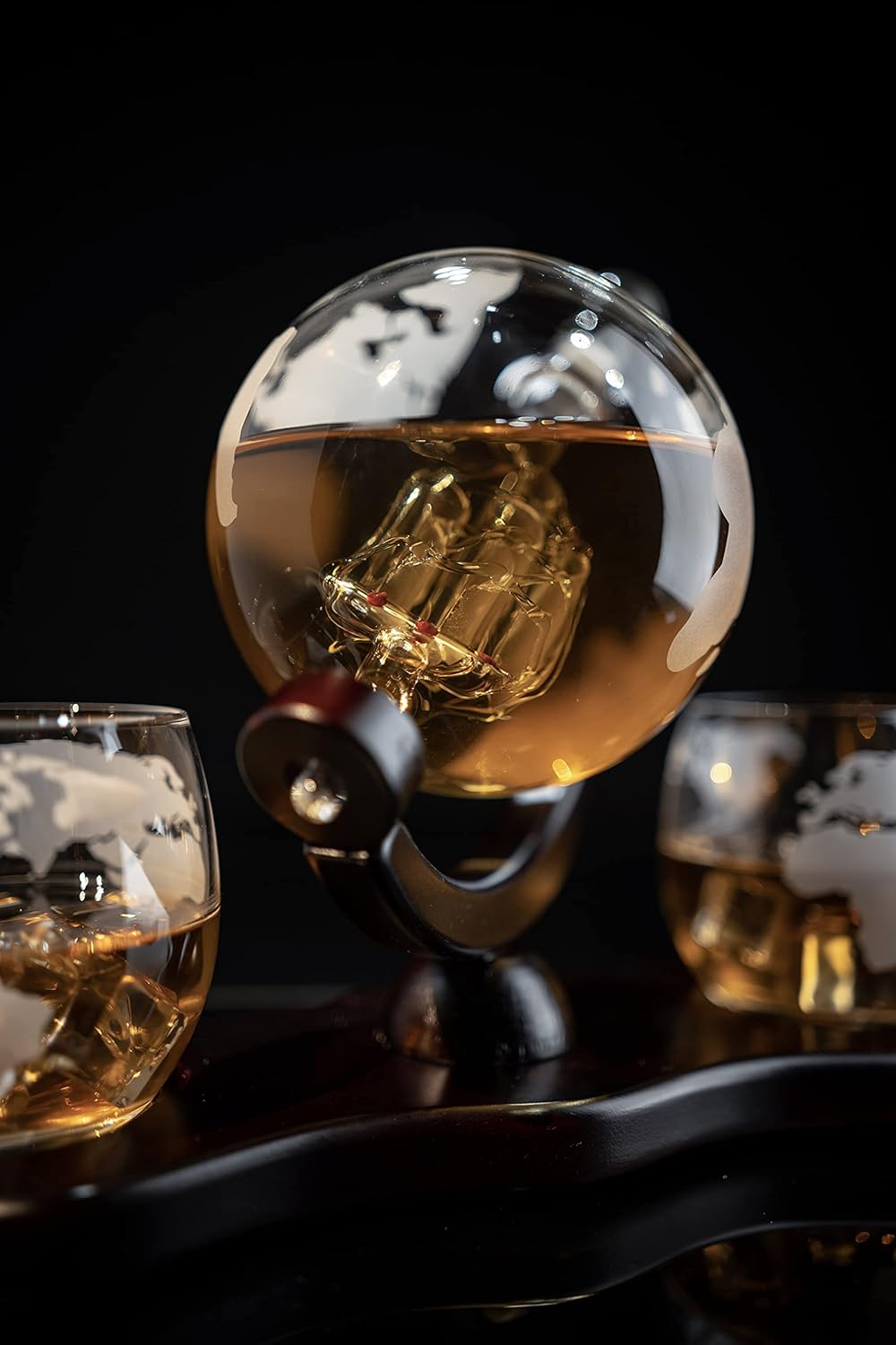 Globe Whiskey Decanter Set with 2 Etched Whisky Glasses and Whiskey Stones 850ml L2006